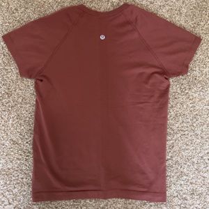 lululemon swiftly tech tshirt in the cutest color!